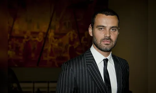 Carmo Dalla Vecchia revela que é gay e faz declaração