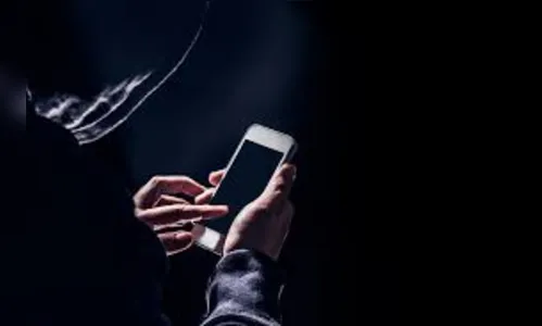 Casal tem celulares tomados em assalto a mão armada