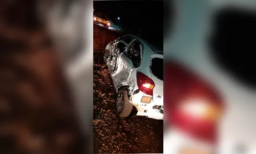 Colisão entre carro e caminhão é registrada na PR-218