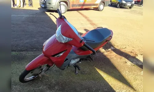 Colisão entre carro e moto deixa jovem ferida em Apucarana