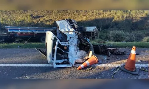 Colisão entre dois caminhões deixa vítima fatal na PR-151