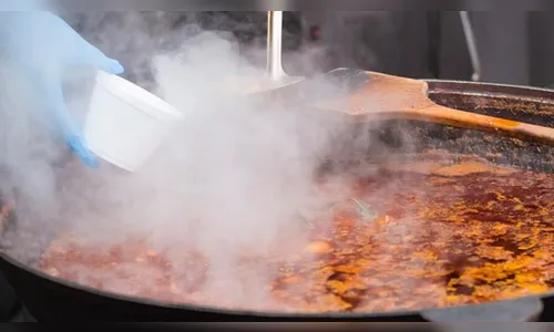 Cozinheiro morre após cair dentro de panela com sopa quente