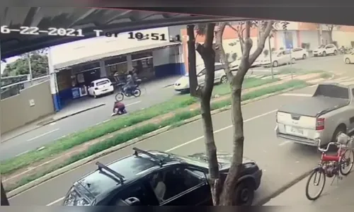 Criança de 3 anos é atropelada por carro no Paraná; vídeo