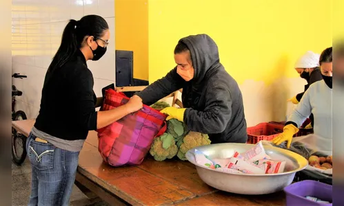 Educação entrega kit alimentação para famílias de alunos