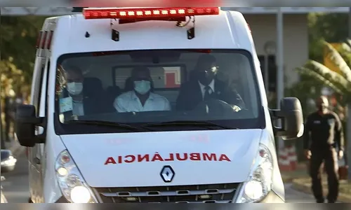 Em ambulância, Bolsonaro é levado ao Hospital Vila Nova Star
