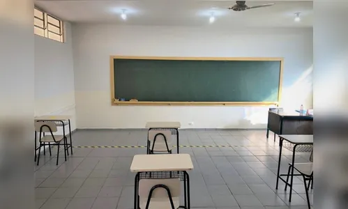 Escolas municipais retomam aulas no sistema híbrido