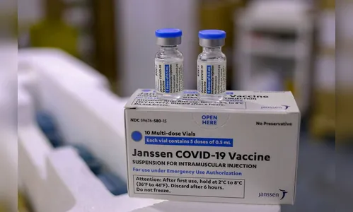 Especialistas dos EUA analisam riscos da vacina Janssen