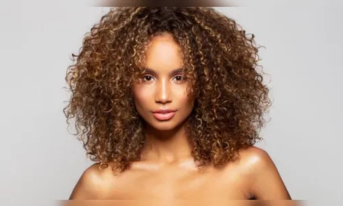 Ex-bailarina do Faustão sobre término: ele era 'bolsominion'