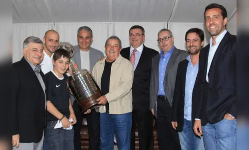 #ForaTite, aliados do presidente realizam campanha nas redes