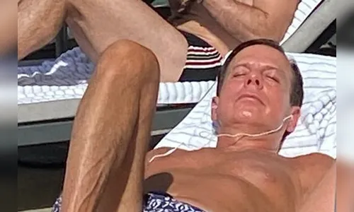 Foto de Doria tomando sol em piscina viraliza nas redes