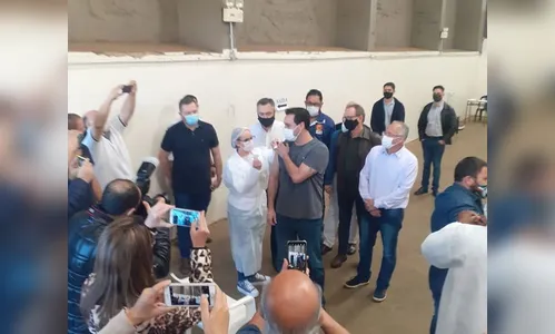 Governador é vacinado em Apucarana neste domingo; Assista