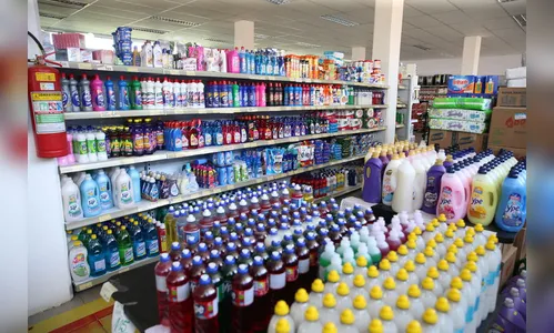 Governo altera decreto e amplia horário para supermercados