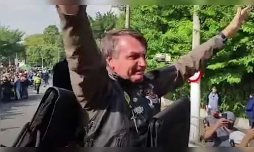 Governo de SP multa Bolsonaro por não usar máscara