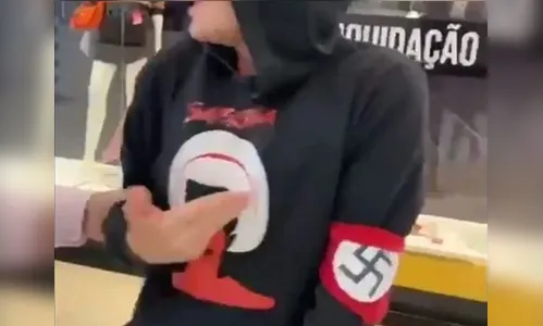 Homem é expulso de shopping por usar suástica no braço; veja