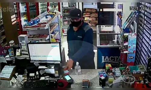 Homem é flagrado furtando cofrinho de doação para hospital