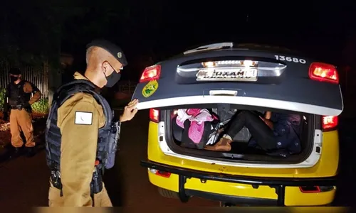 Homem trai namorada com uma travesti e leva tijolada