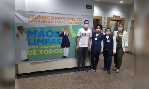 Hospital orienta população sobre lavagem correta das mãos