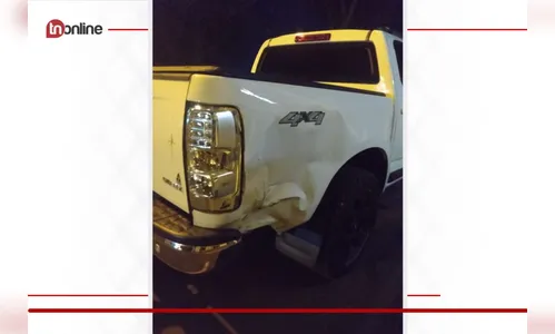 Idoso bêbado causa acidente e não percebe