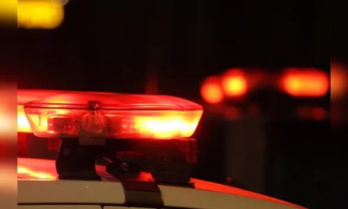 Mulher quebra vidros do carro do ex-companheiro