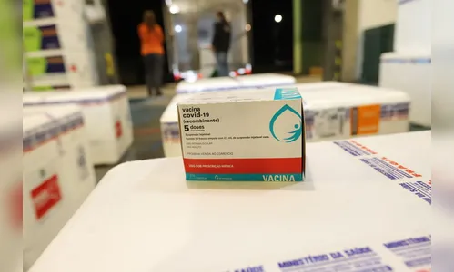 Paraná separa 137 mil doses para começar vacinação geral