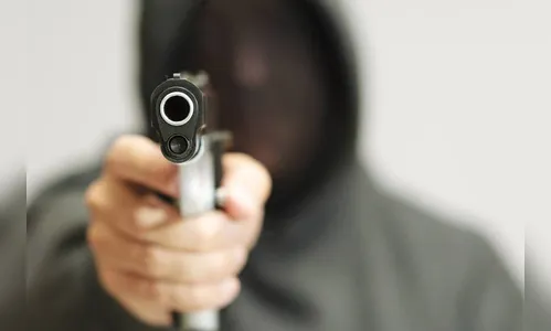 Ladrão armado com revólver leva carro de taxista em Ivaiporã