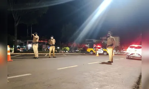 PM e fiscais da Prefeitura de Ivaiporã realizam blitz