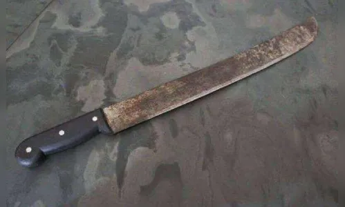Homem é atingido com golpe de facão em Arapuã