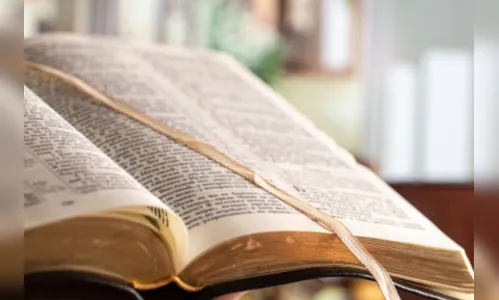 Mulher tem casa furtada e ladrão leva até bíblia