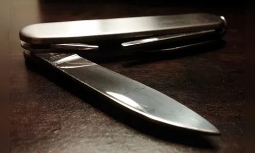 Negociação de carro termina com  homem ferido por canivete