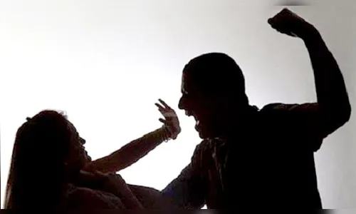 Após bebedeira, casal entra em vias de fato no meio da rua