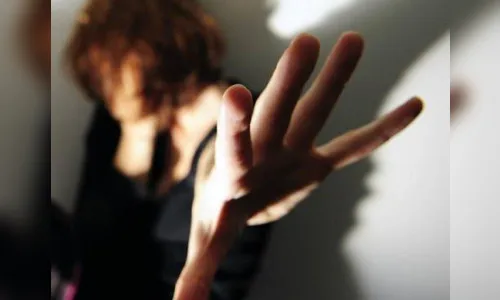 Homem bêbado é preso pela PM por violência doméstica