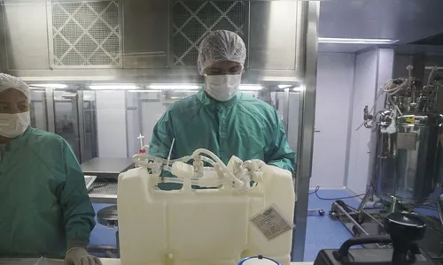 Fiocruz recebe insumos para produção de 10 milhões de vacina