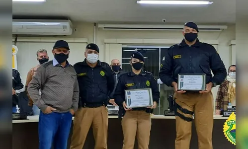 Vereadores de Jardim Alegre prestam homenagens a PMs