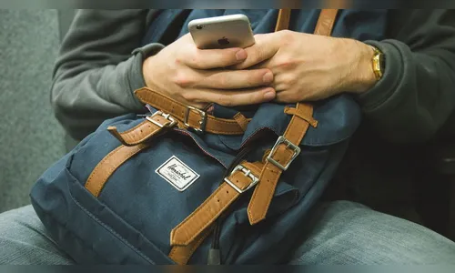 Jovem de 19 anos é preso com celular furtado