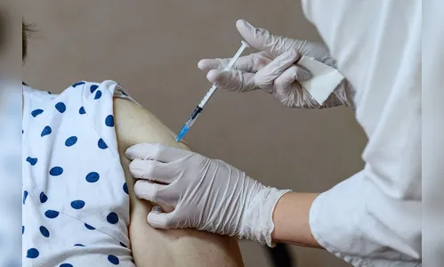 Jovem recebe seis doses da vacina contra Covid por engano