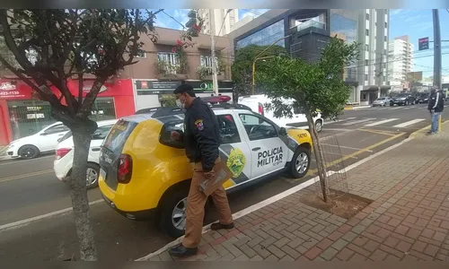 Loja de celulares é alvo de roubo a mão armada; vídeo