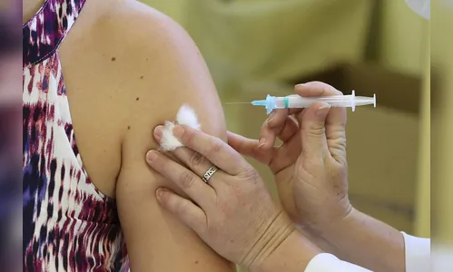Mais da metade da população adulta do Paraná já se vacinou