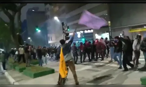 Manifestação contra Bolsonaro tem depredação em SP; vídeo