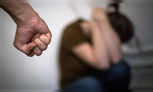 Marido descobre traição, agride esposa e é preso