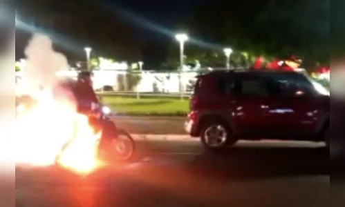 Moto pega fogo em comemoração de título do São Paulo