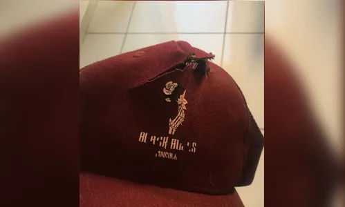 Motociclista faz alerta após boné rasgar com linha de cerol