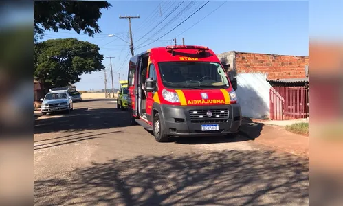 Mulher de 66 anos fica ferida ao cair de escada em Apucarana