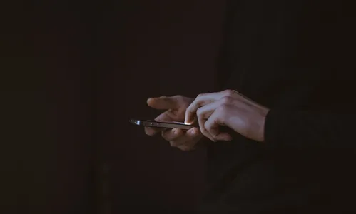 Mulher recebe ameaça pelo WhatsApp e chama PM