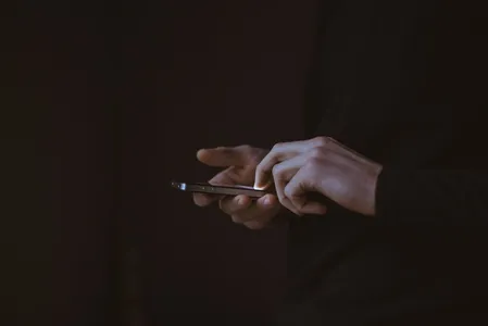 Mulher recebe ameaça pelo WhatsApp e chama PM