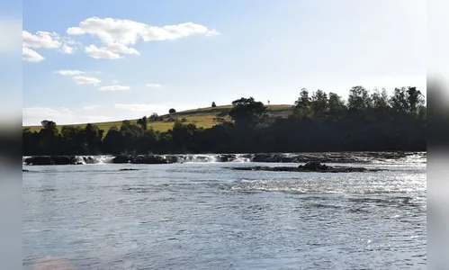Casal e criança são resgatados no Rio Ivaí; Buscas continuam