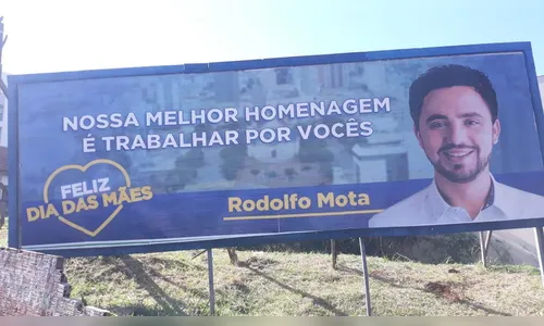 Outdoor de homenagem ou propaganda?