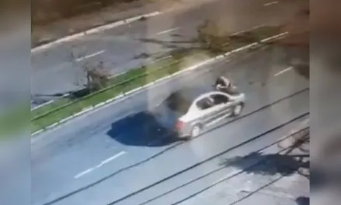 PM é arrastado por carro após motorista resistir abordagem