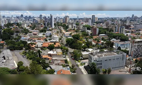 Pandemia: Curitiba mantém bandeira laranja