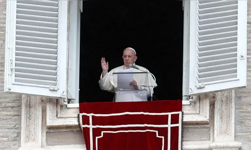 Papa Francisco deve ficar internado por 7 dias após cirurgia