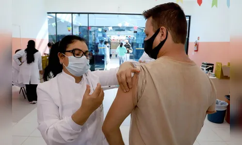 PR é o 3º estado que mais vacinou público geral contra covid